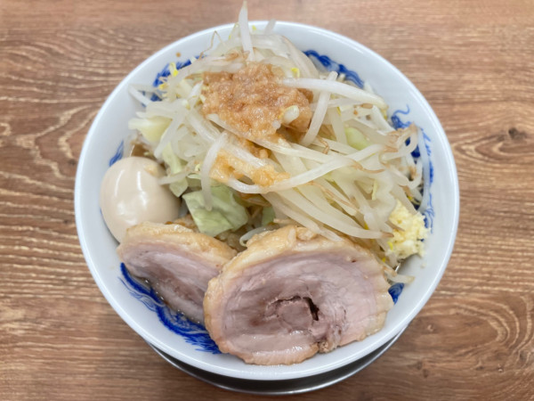 「豚玉ラーメン(全マシ、ニンニク)」@ジャンクガレッジ 加須店の写真