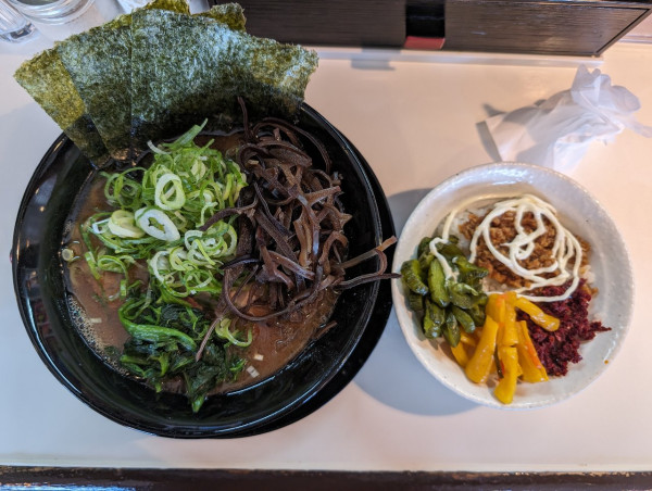 「九条ラーメン+キクラゲ+ライスバー」@ラーメン 大嵐家 大洗店の写真