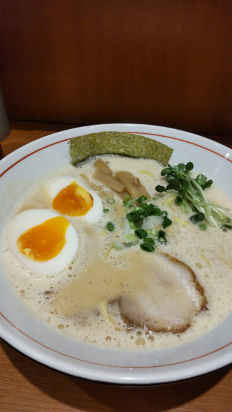 「鶏白湯醤油(味玉) 950円」@麺工房コツコツの写真