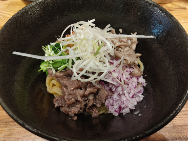 「地鶏まぜそば(にんにく少なめ)」@TOMORROW NEVER NOODLESの写真