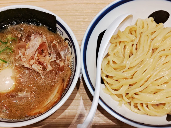 「濃厚魚介味玉つけめん」@らーめん玉 田町店の写真