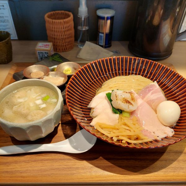 「特製帆立の昆布水つけ麺大盛 白＋ちゃーしゅーご飯」@Tokyo Style Noodle ほたて日和の写真