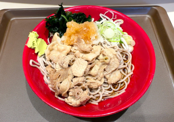 「冷し豚しゃぶおろしそば(730円)」@名代 富士そば 御徒町駅前店の写真