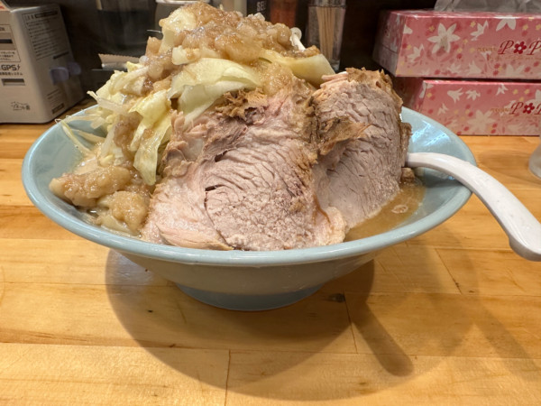 「ラーメン(中盛・250g)990円→500円」@ラーメン キングジョーの写真