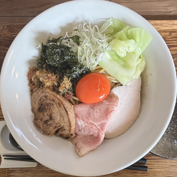 「みやざき地頭鶏の醤油まぜそば」@ラーメン 裏健やかの写真
