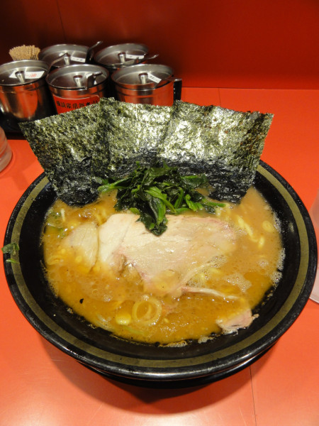 「ラーメン800円硬め」@環2家 蒲田店の写真