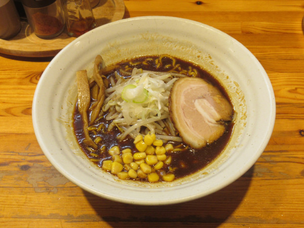 「醤油らーめん(880円)」@旭川らーめん かじべえの写真