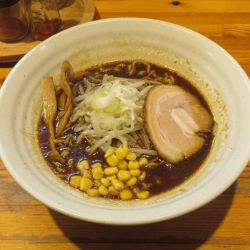 醤油らーめん（880円）