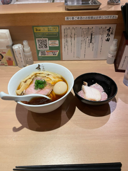 「醤油らぁ麺　チャーシュートッピング」@らぁ麺すみ田の写真