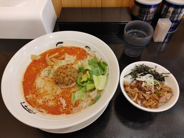 「限定　担々麺　ほぐし丼　900+150円」@食堂 はせ川の写真
