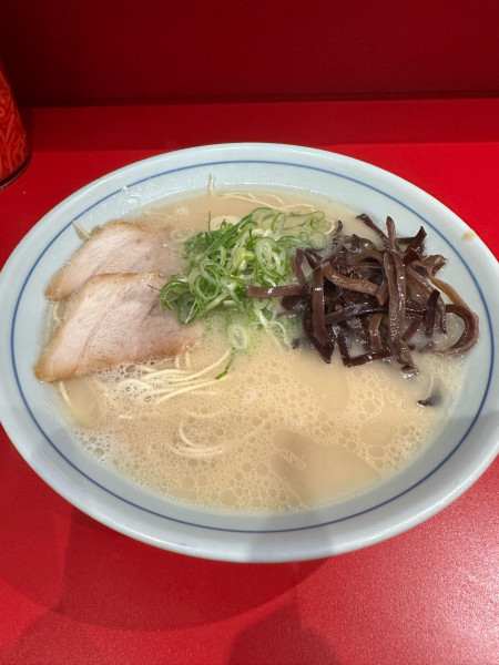 「本場博多ラーメン」@本場博多ラーメン せまかっちゃん 神田店の写真