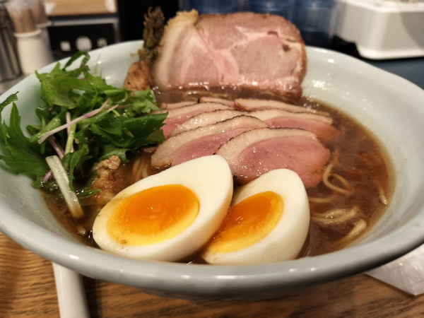 「極黒」@麺巧 潮の写真