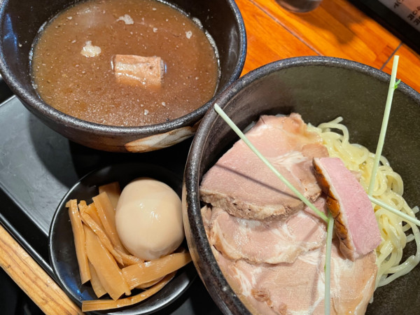 「味玉つけ麺＋チャーシュー（1250円）」@魔乃巣の写真