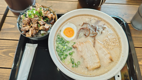 「ランチセット（豚骨﹢ミニチャーシュー丼）」@五の膳の写真