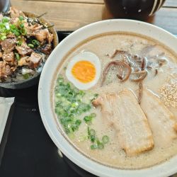 ランチセット（豚骨﹢ミニチャーシュー丼）