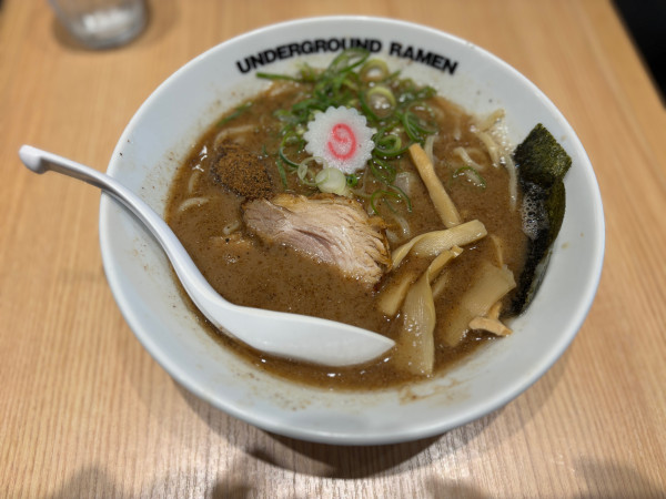 「濃厚ラーメン」@UNDER GROUND RAMEN 頑者 グランエミオ所沢店の写真