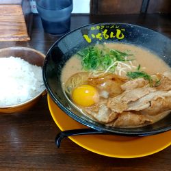 肉玉ラーメン（小ライス付き：800円）