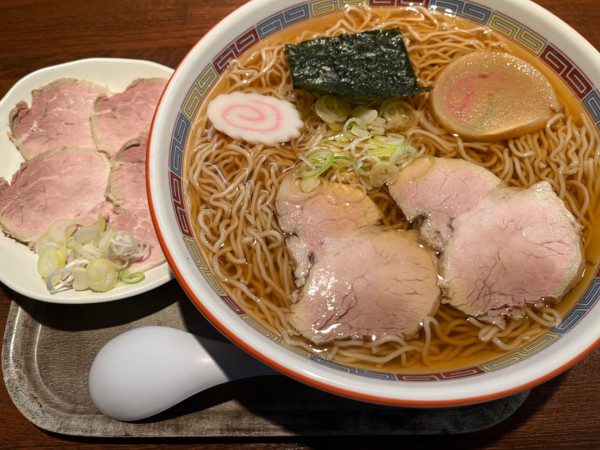 「中華そば（中）＋チャーシュー：900＋200円」@支那そば 伊藤の写真
