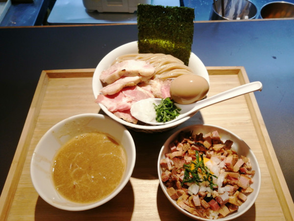 「特製つけ（忍、特盛）＋チャーシュー丼」@スープランド糸の写真