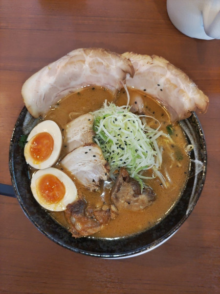 「味噌チャーシューラーメン+煮卵  ﾒﾝﾏ抜き」@ラーメン屋 縁の写真