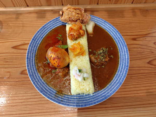 「あいがけカレー（チキンカレー＆ポークカレー）1000円」@パラキートの写真