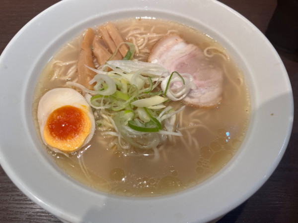 「塩らぁ麺800円」@らぁめん 吉家の写真