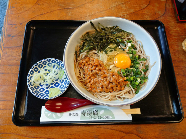 「冷やし納豆そば（860円）」@そば處 寿得廣の写真
