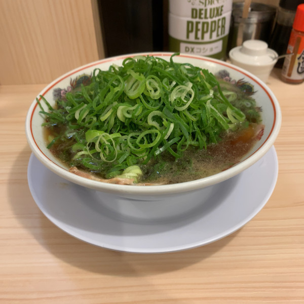 「ラーメン890+九条ネギ増し150」@本家 第一旭 新宿店の写真