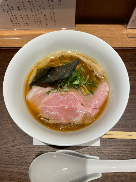 「醤油らぁ麺(1100円)」@横浜 らぁ麺 めだか堂 横浜モアーズ店の写真