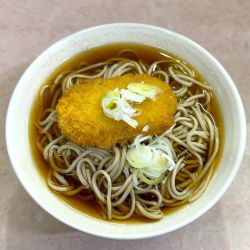コロッケそば(420円)