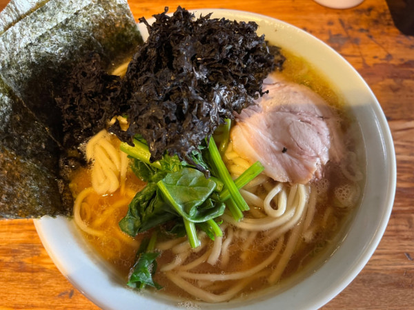 「家系ラーメン(醤油)880円＋岩のり230円」@麺屋 庄太 六浦本店の写真