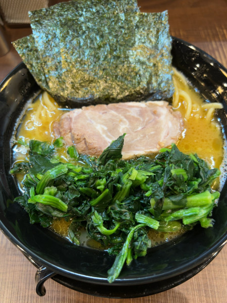 「家系ほうれん草らーめん（850円）」@横濱家系ラーメン 家家家 北大前店の写真
