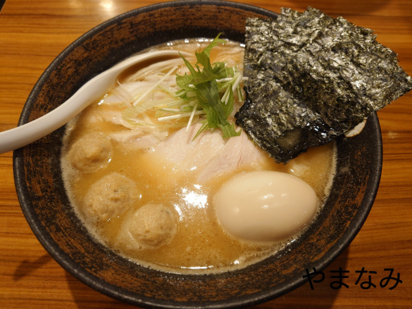 「濃厚鶏骨醤油そば」@濃厚鶏そば 麺屋武一 新橋本店の写真