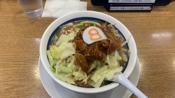 「ホルモン野菜ラーメン＋バター」@8番らーめん 金沢駅店の写真