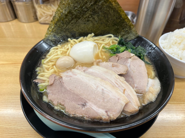 「塩スペシャルラーメン」@横浜家系ラーメン 宮本商店 ひたちなか店の写真