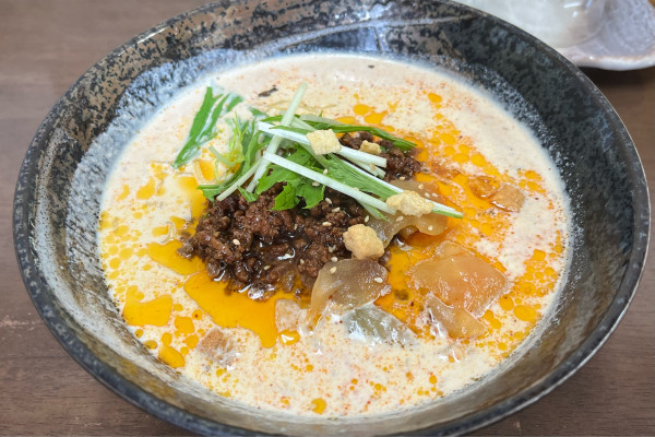 「ミルクたんたんめん ごま濃いめ+半らいす」@麺処 ごまやの写真