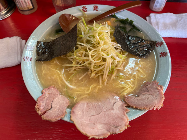 「ネギラーメン正油中盛固め900円」@壱発ラーメン 八王子店の写真
