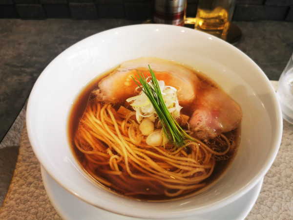 「醤油ラーメン」@宍道湖しじみ中華蕎麦 琥珀 池袋店の写真