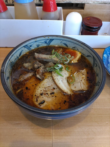 「醤油らーめん」@焦がしネギらーめん 葱次郎 大宮東口店の写真