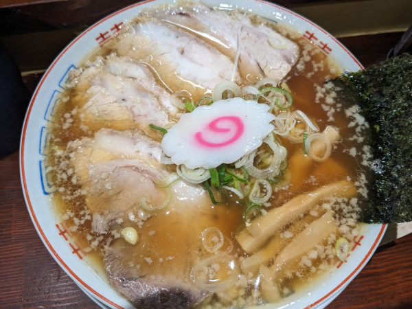 「いりこ（淡口・手もみ麺）+豚トッピング」@大井町立食い中華蕎麦 いりこ屋の写真
