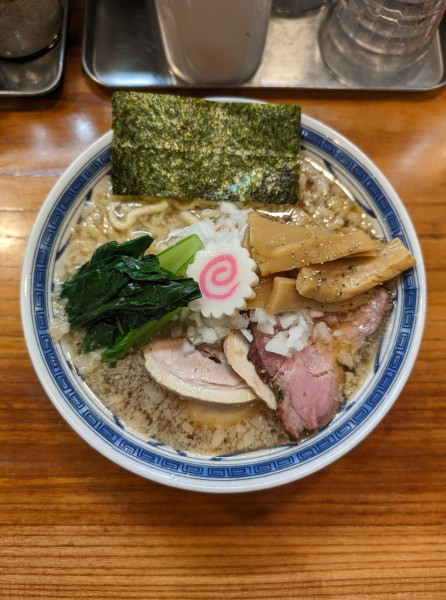 「背脂煮干し手揉み中華そば」@アメノオトの写真