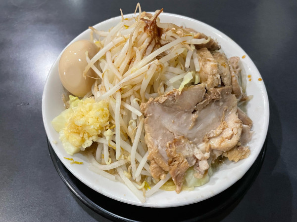 「とん嬉ラーメン・ハーフ・野菜少なめ」@麺屋 とん嬉の写真
