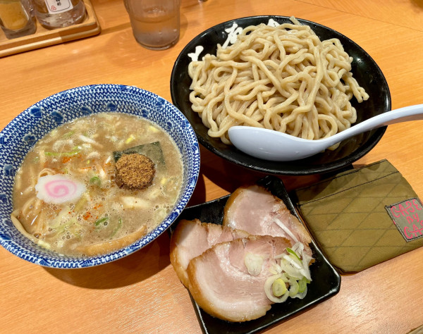 「つけめん大盛＋チャーシュー」@六厘舎の写真