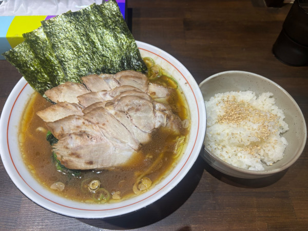 「家系ラーメン」@横浜家系ラーメン つき家の写真