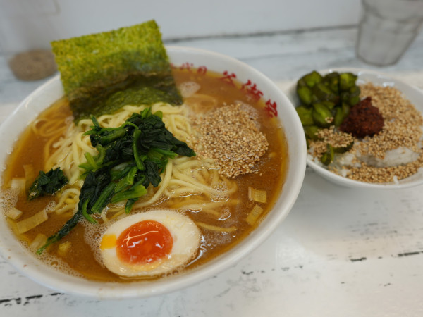 「朝ラー 大 油多め＋サービスライス＋胡麻」@二代目 谷瀬家の写真