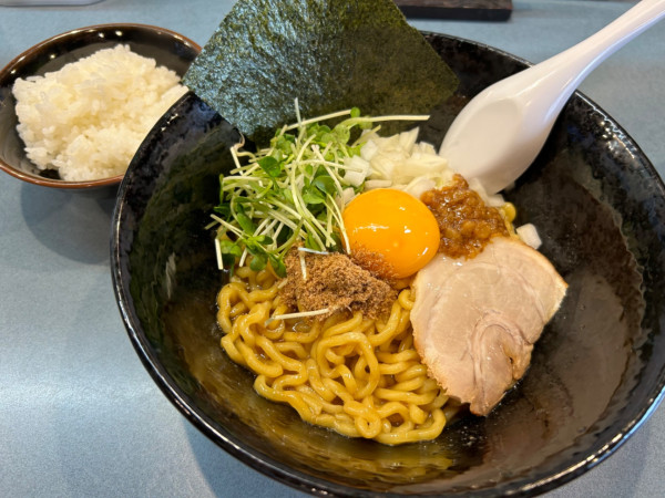 「卵黄のせまぜそば800円+ライス100円」@麺屋けいの写真