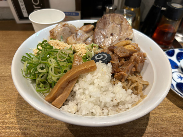 「ドラニボセレブ盛り　中盛」@Dragon Noodle's ドラゴンラーメンの写真