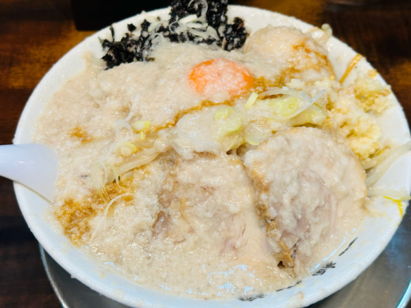 「潤次郎まぜそば 1,050円 鬼油 100円 中盛 100円」@らーめん潤 亀戸店の写真