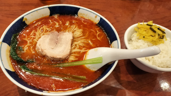 「だんだんめん激辛900円」@支那麺屋 日比谷よかろうの写真