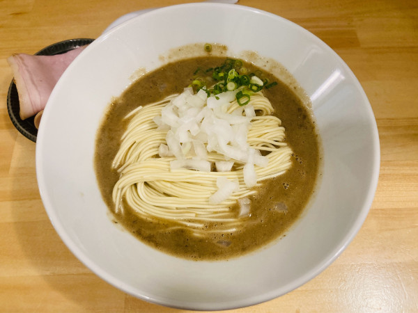 「かけ濃厚煮干そば＋チャーシュー」@煮干ソバと米 今日の1番の写真